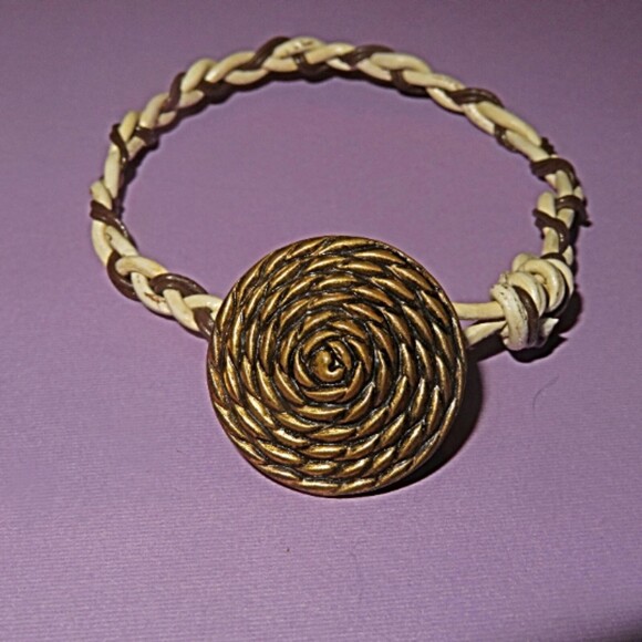 Vintage metal button, woven & hand knotted by me Bracelet Cream & brown leather - Picture 2 of 2